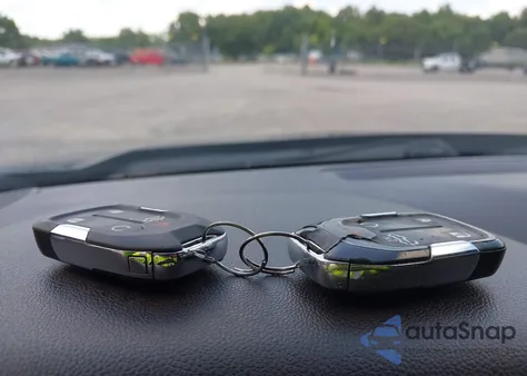 2019 Chevrolet Silverado 1500 Rst z USA, uszkodzony, nr VIN 1GCUYEED8KZ253987